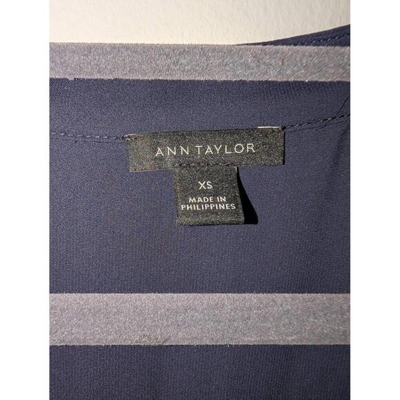 Ann Taylor Blouse Womens Size XSmall Navy Sleeveless ButtonUp Flowy Fabric Chic - Picture 3 of 5